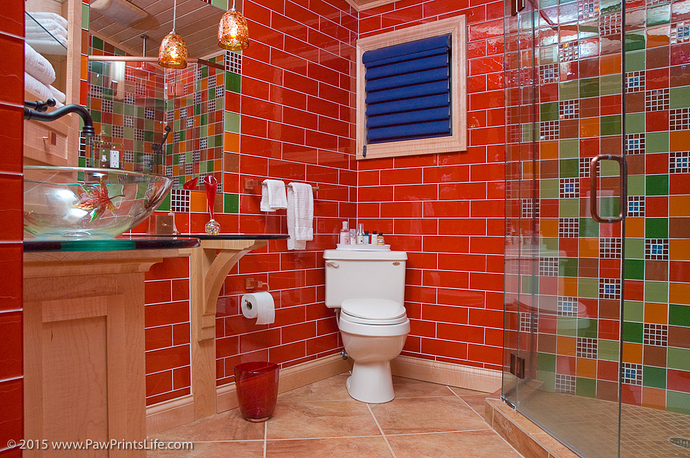 Red Bathroom_DSC1102
