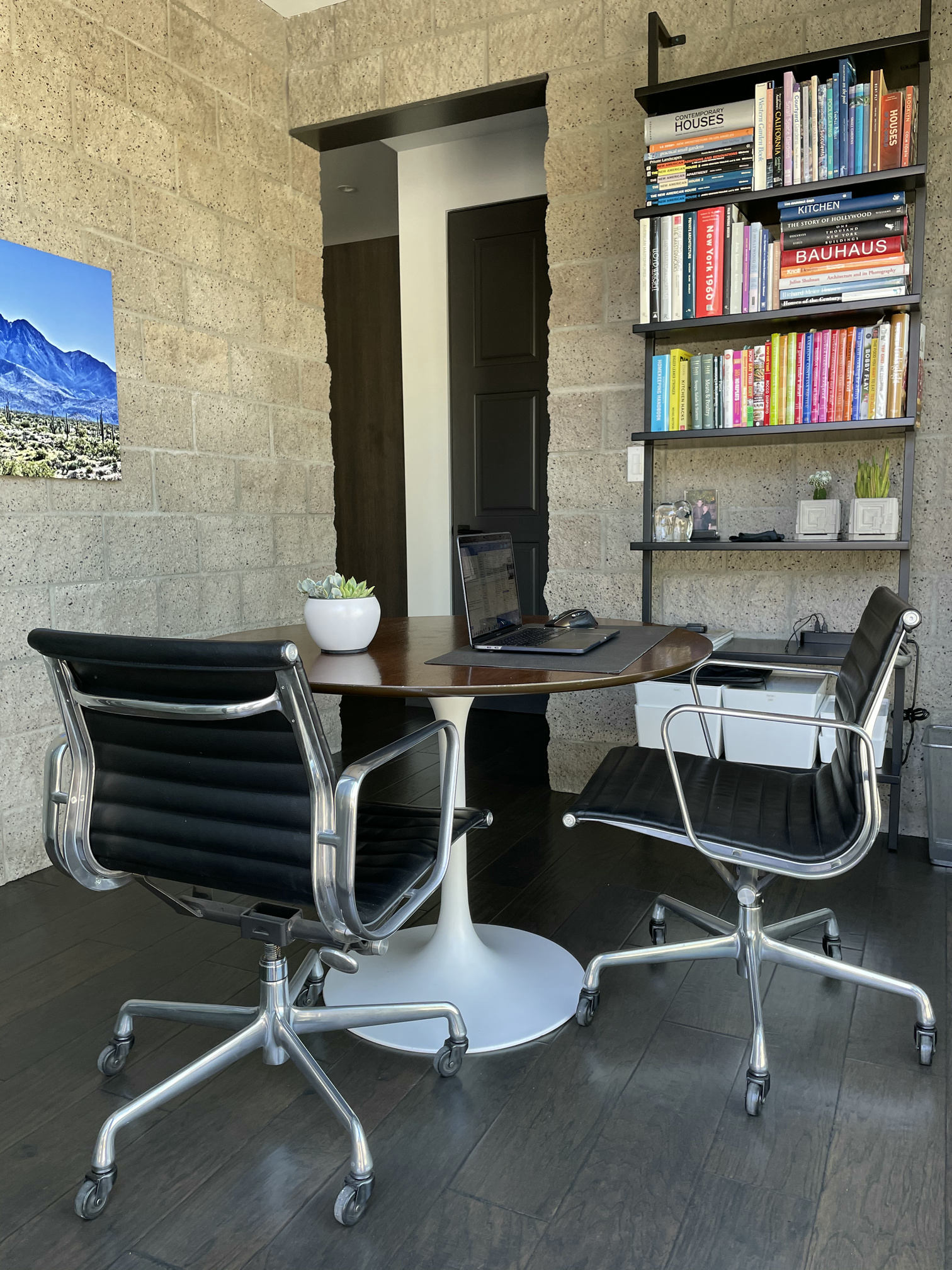 What exactly IS an "office chair"? AirBnB hosts forum